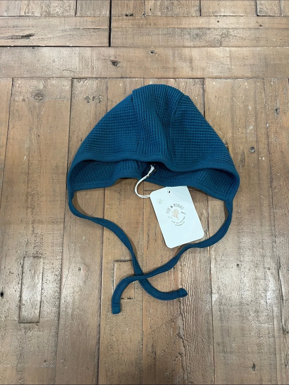 Fin & vince organic cotton waffle knit ocean blue bonnet 6-12 months nwt